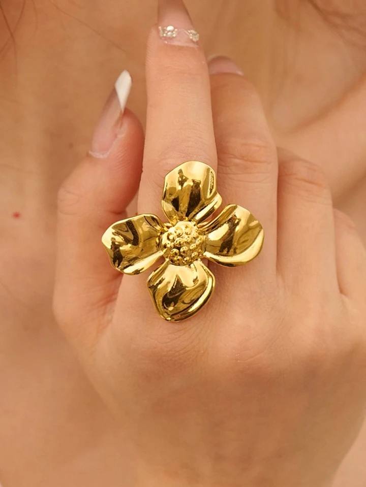 Bague Flora Jonc Femme – Finition Dorée Élégante | Acier Inoxydable Résistant | خاتم فلورا جونس